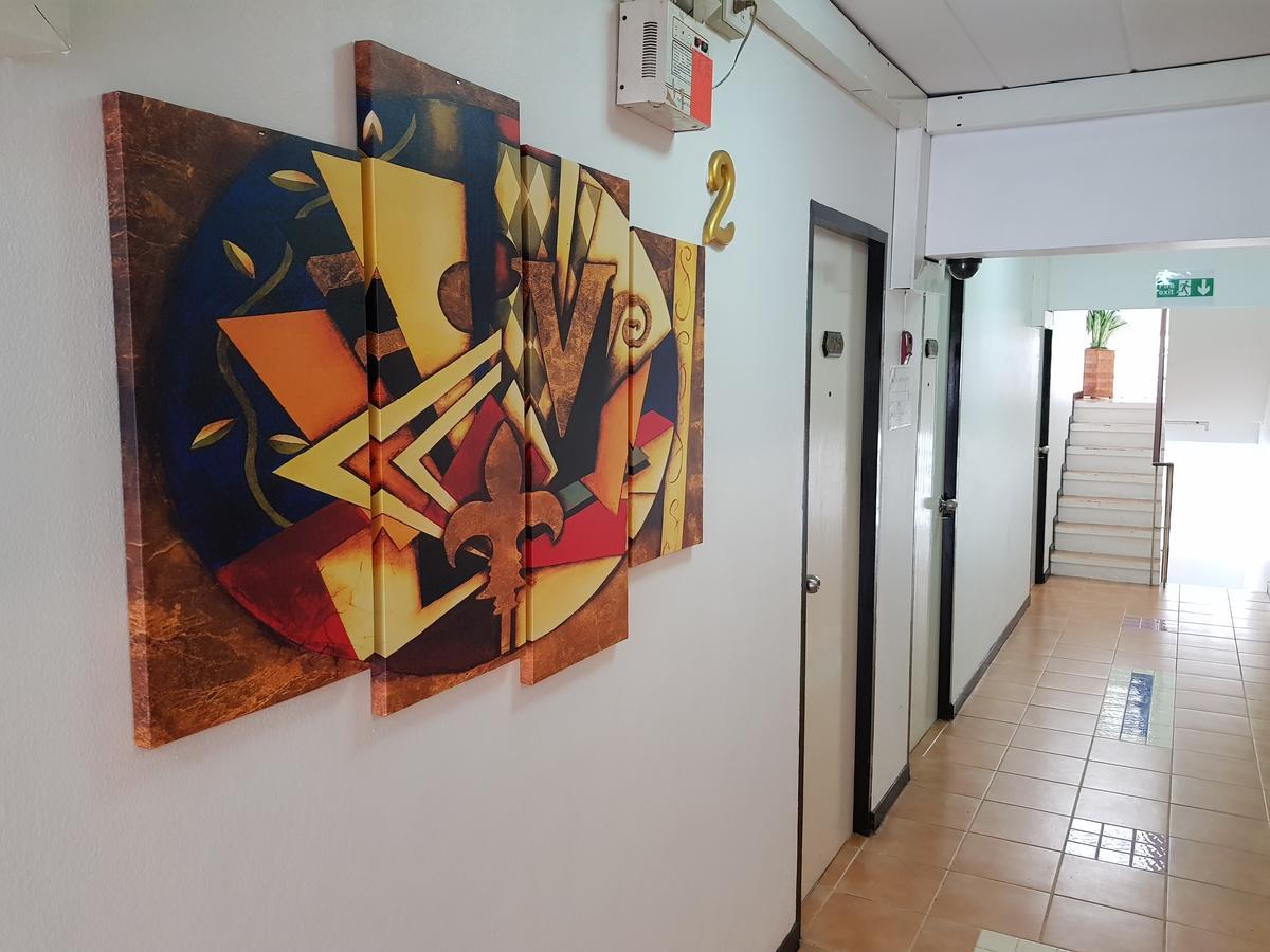 Отель Casa Picasso Near Chabad House Бангкок Экстерьер фото